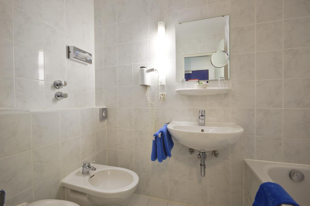 מינכן Hotel Konigswache מראה חיצוני תמונה
